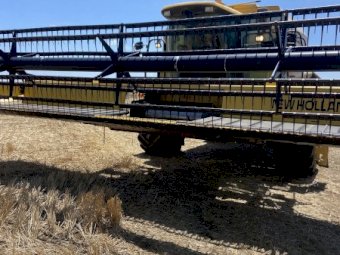 1997 New Holland TX 64 Header with 25ft Honeybee Front