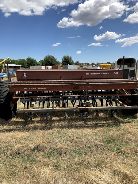 International 511 Direct Drill Combine