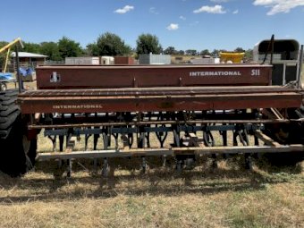 International 511 Direct Drill Combine