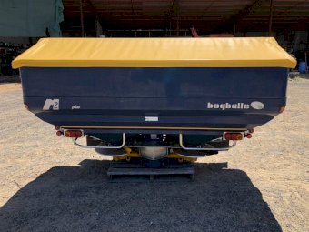 Bogballe M2 Plus linkage spreader