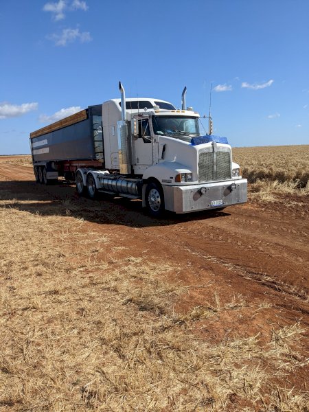 1998 Kenworth T401 Prime Mover with 1999 Shanks 36ft x 6ft TOA Tipper Trailer