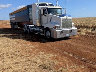 1998 Kenworth T401 Prime Mover with 1999 Shanks 36ft x 6ft TOA Tipper Trailer