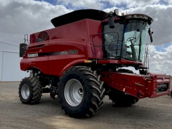 2017 Case IH 7240 Header with D65 MacDon 40ft Draper Front on Leith Trailer
