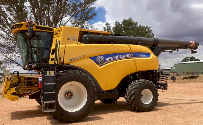 2022 New Holland CR 8.90 Header with Macdon FD 145 Draper Front & Comb Trailer