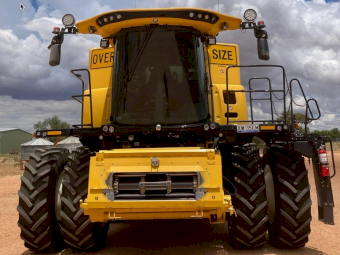 2022 New Holland CR 8.90 Header with Macdon FD 145 Draper Front & Comb Trailer