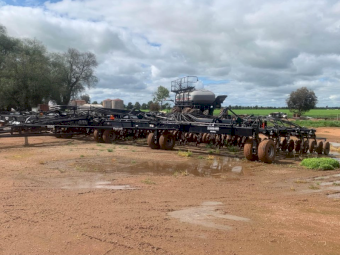 2019 Flexicoil 5500 80ft Bar with 20,000L Tow Behind Flexicoil 5560 Bin