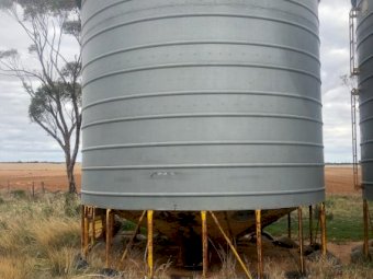 5 x 50 tonne Ackland Silo's