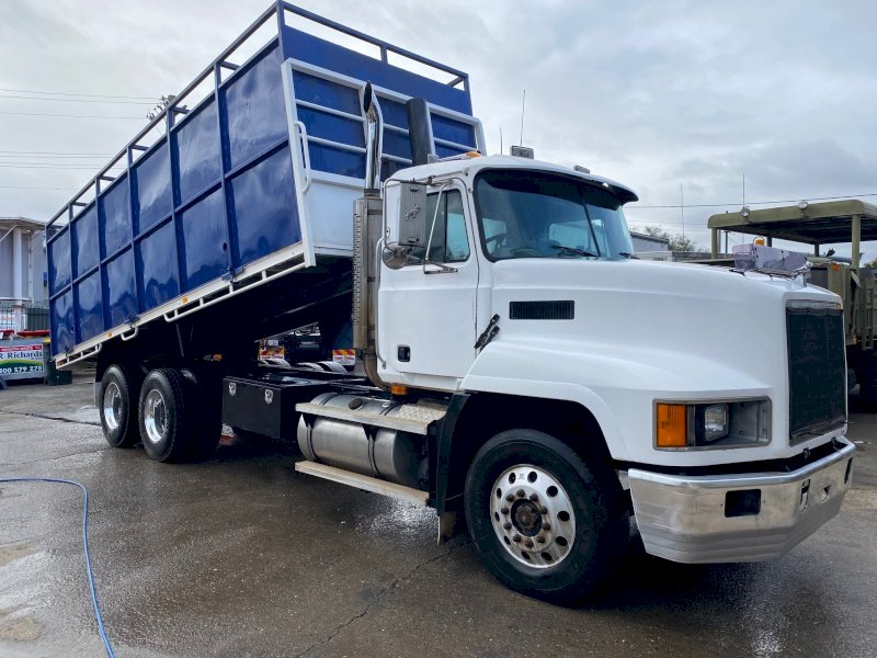 1997 Mack Fleet Liner 6x4 Livestock Flatbed Tipper Truck