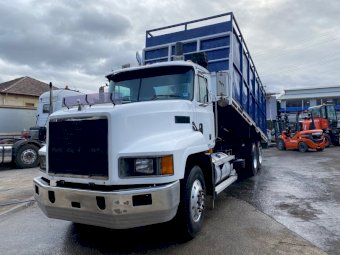 1997 Mack Fleet Liner 6x4 Livestock Flatbed Tipper Truck