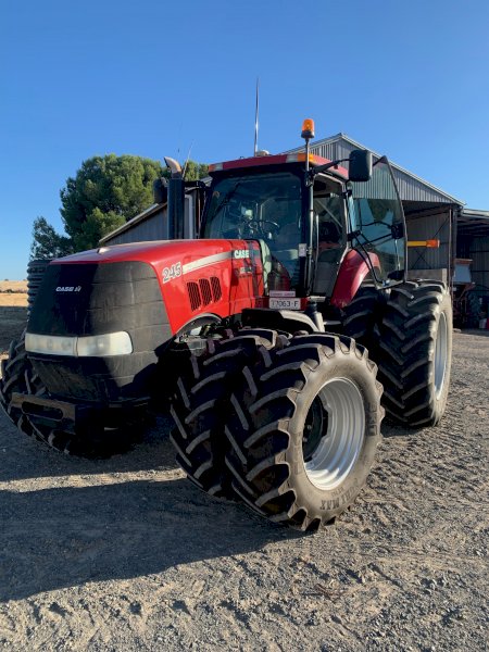 2011 Case IH Magnum 245 tractor