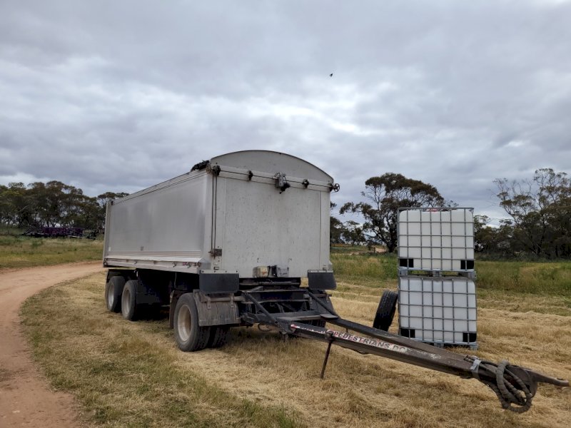 2009 Hamelex White Super Dog Trailer
