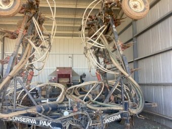 12.5 mt Conservapak bar with tow behind 1720 Flexicoil Air Cart