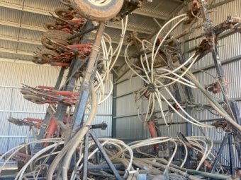 12.5 mt Conservapak bar with tow behind 1720 Flexicoil Air Cart