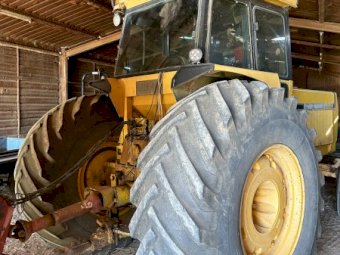 1982 Chamberlain 4480 Tractor