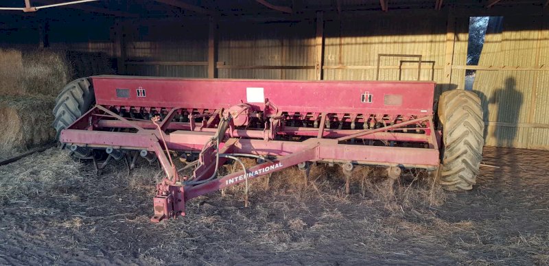 International 511 28 run Combine