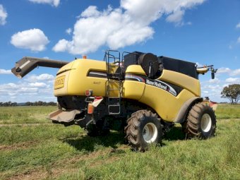 2003 New Holland CX 860 Header