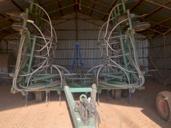 John Shearer 5160 Airseeder with 2005 Gason 1850RT Bin