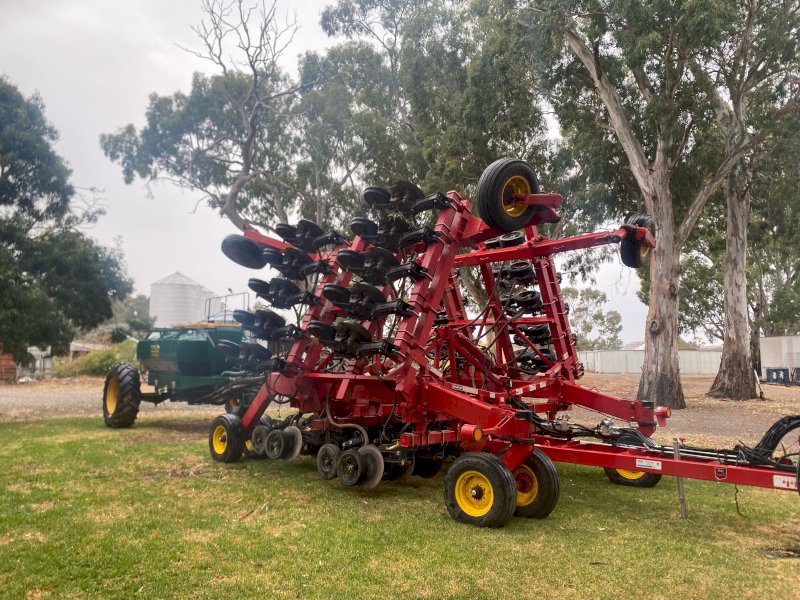 2018 Bourgault 3720 Disc Seeder with Simplicity 4500 Cart