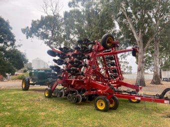 2018 Bourgault 3720 Disc Seeder with Simplicity 4500 Cart