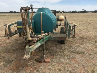 Hardi 2500 lt Trailing Sprayer