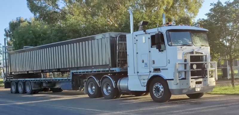 1992 Kenworth  K100 E Prime Mover & 45 foot Hallmark  Drop Deck