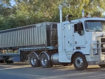1992 Kenworth  K100 E Prime Mover & 45 foot Hallmark  Drop Deck
