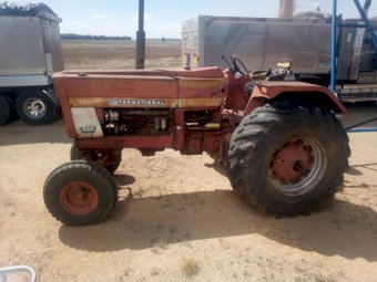 International 696 Tractor