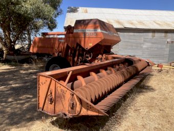 Massey Ferguson 5500 Self Propelled Header with 2 Fronts