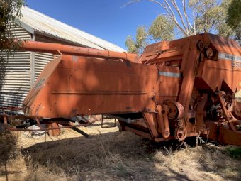 Massey Ferguson 5500 Self Propelled Header with 2 Fronts