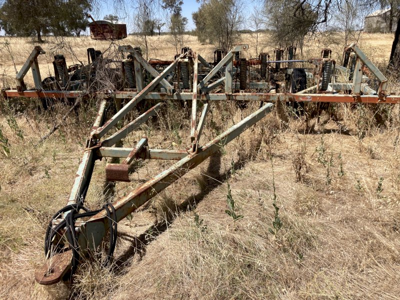 Under Auction - (A219) Horwood Bagshaw Stubble Master Chisel Plough 