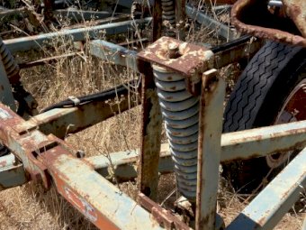 Under Auction - (A219) Horwood Bagshaw Stubble Master Chisel Plough 