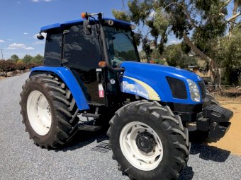 2014 New Holland T5040 Tractor