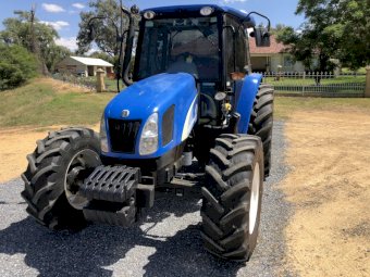 2014 New Holland T5040 Tractor