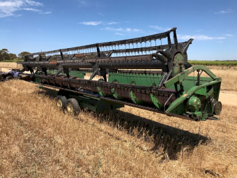 John Deere 8820 Titan II Header