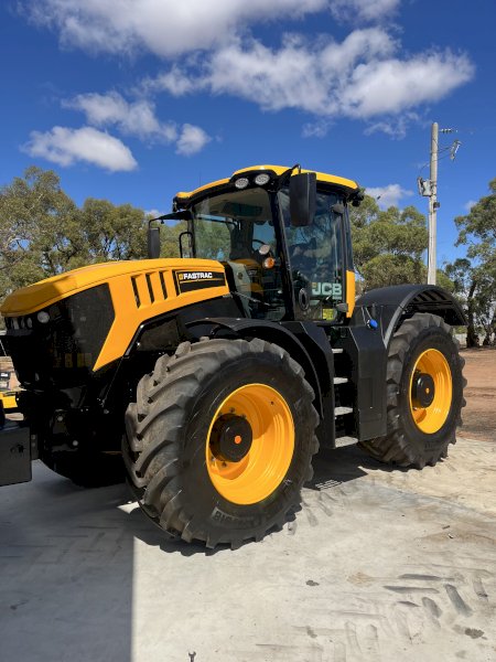 2019 JCB Fastrac 8330 Tractor