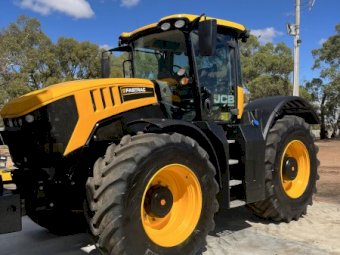 2019 JCB Fastrac 8330 Tractor