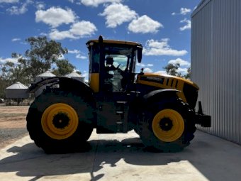 2019 JCB Fastrac 8330 Tractor