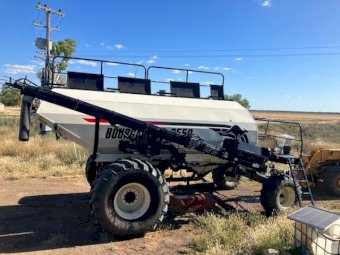 2016 Bourgault 3320 Planter & 6550 Cart