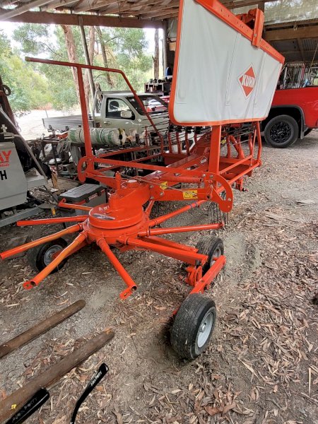 Kuhn GM 4121 Rotary Rake