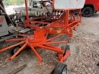 Kuhn GM 4121 Rotary Rake