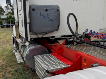 1998 Kenworth T401 Prime Mover with 1999 Shanks 36ft x 6ft TOA Tipper Trailer