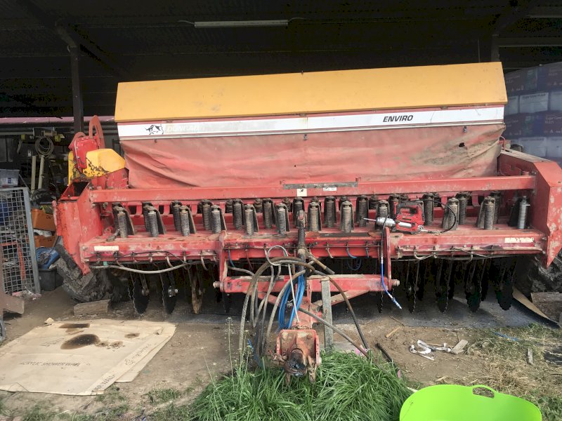 26 Run Triple Disc Seeder | Farm Tender