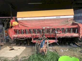 26 Run Triple Disc Seeder