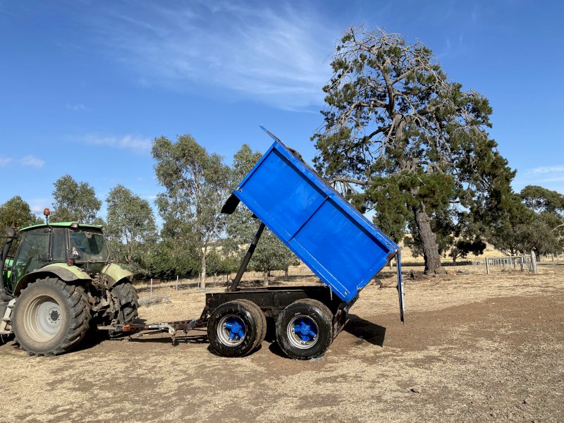 Under Auction - (A220) Pig / Grain Tipper Trailer 