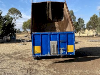 Under Auction - (A220) Pig / Grain Tipper Trailer 