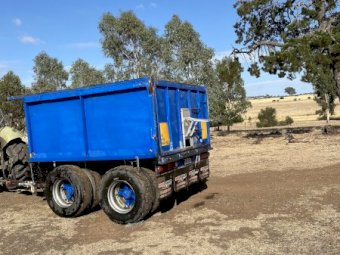 Under Auction - (A220) Pig / Grain Tipper Trailer 