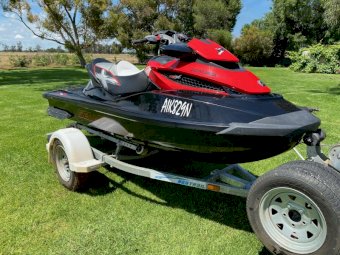 2015 Seadoo RXTX 260 Jet Ski & Trailer