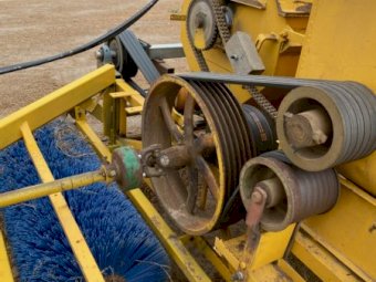 1 x Horwood Bagshaw Clover Harvester