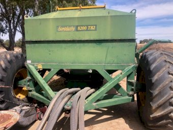 Simplicity 8200 TB2 Air Cart