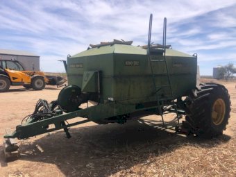 Simplicity 8200 TB2 Air Cart